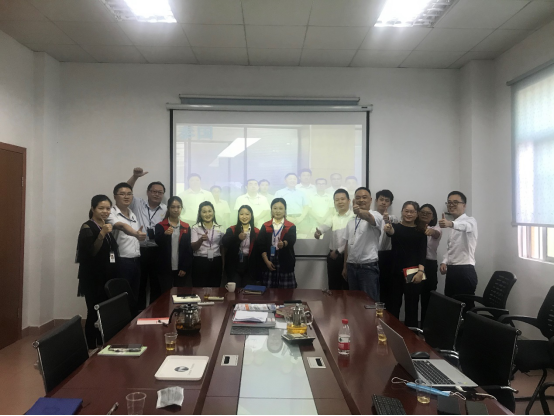 华体会手机网页版-华体会(中国)软件与炎墨合影